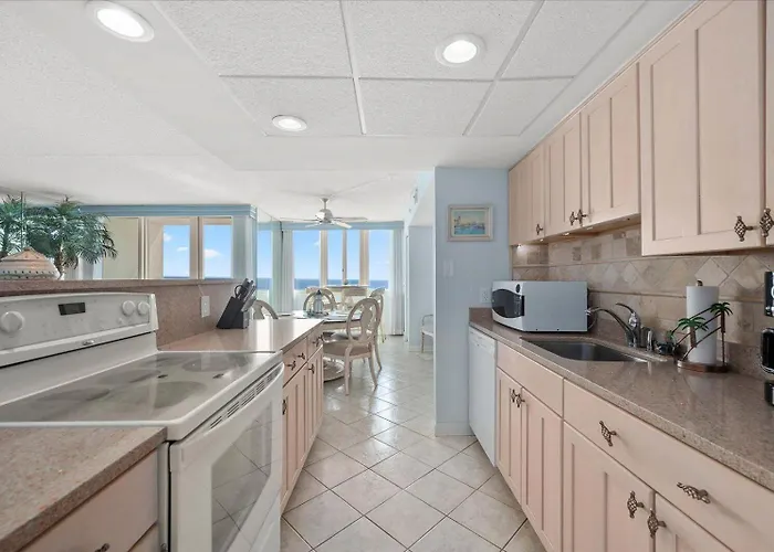 Private Oceanfront Balcony From 3 Bedroom In The Quay Building! *