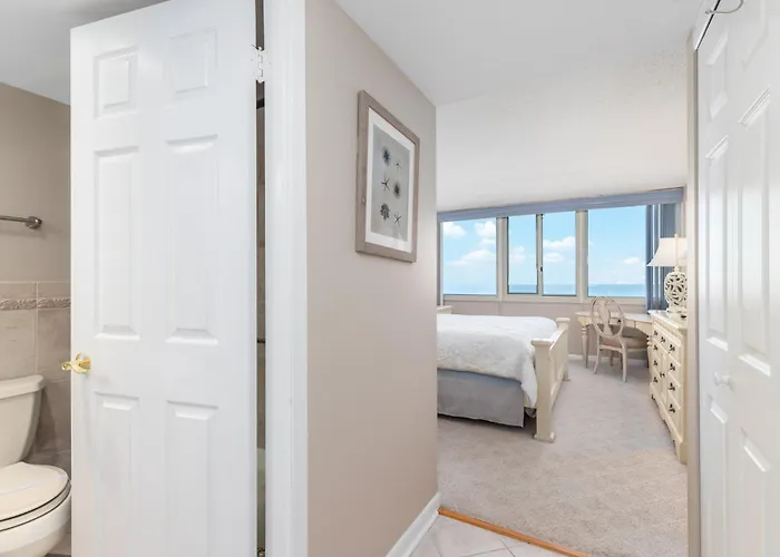 Private Oceanfront Balcony From 3 Bedroom In The Quay Building! Ferienhaus