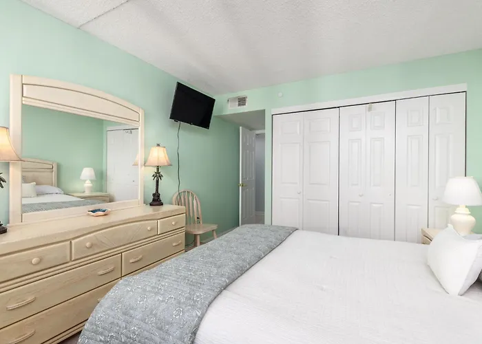 Private Oceanfront Balcony From 3 Bedroom In The Quay Building! *