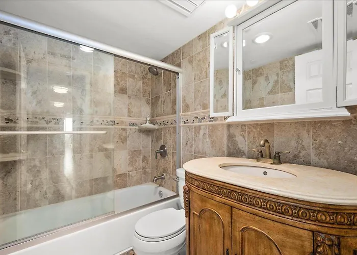 Private Oceanfront Balcony From 3 Bedroom In The Quay Building! Ferienhaus *