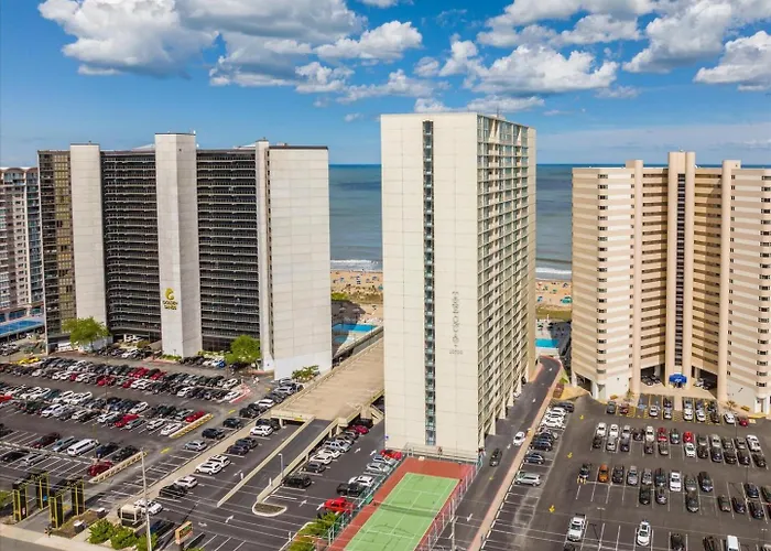 Private Oceanfront Balcony From 3 Bedroom In The Quay Building! Ferienhaus *